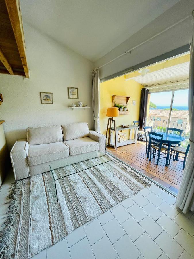 Bel Appartement Avec Mezzanine, Vue Mer Et Piscine Cogolin Exterior photo