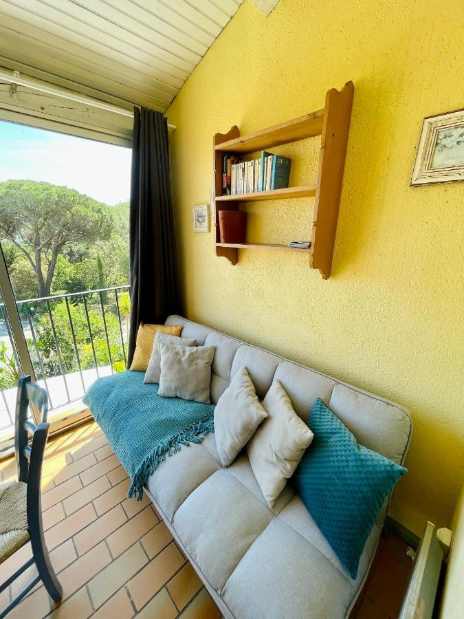 Bel Appartement Avec Mezzanine, Vue Mer Et Piscine Cogolin Exterior photo