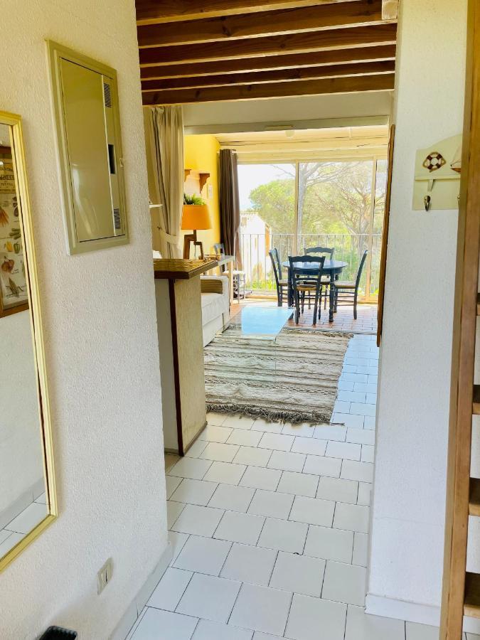 Bel Appartement Avec Mezzanine, Vue Mer Et Piscine Cogolin Exterior photo