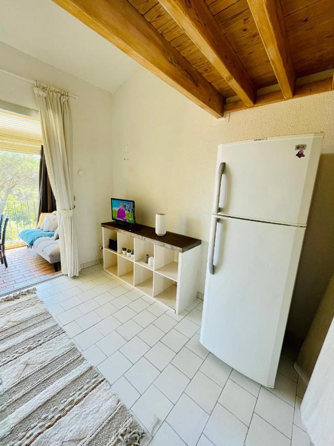 Bel Appartement Avec Mezzanine, Vue Mer Et Piscine Cogolin Exterior photo